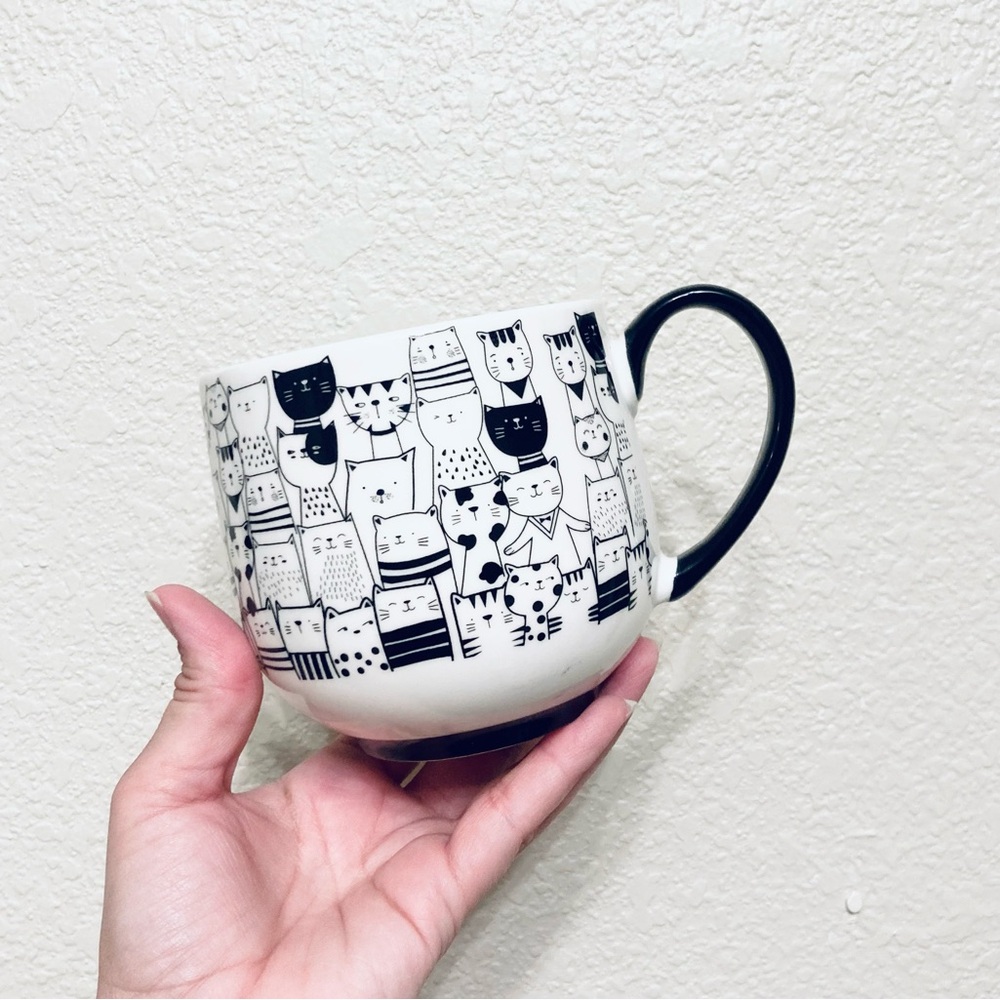BIA Cordon Bleu Paws Cafe Black and White ceramic coffee tea mug cup Cats Kitty